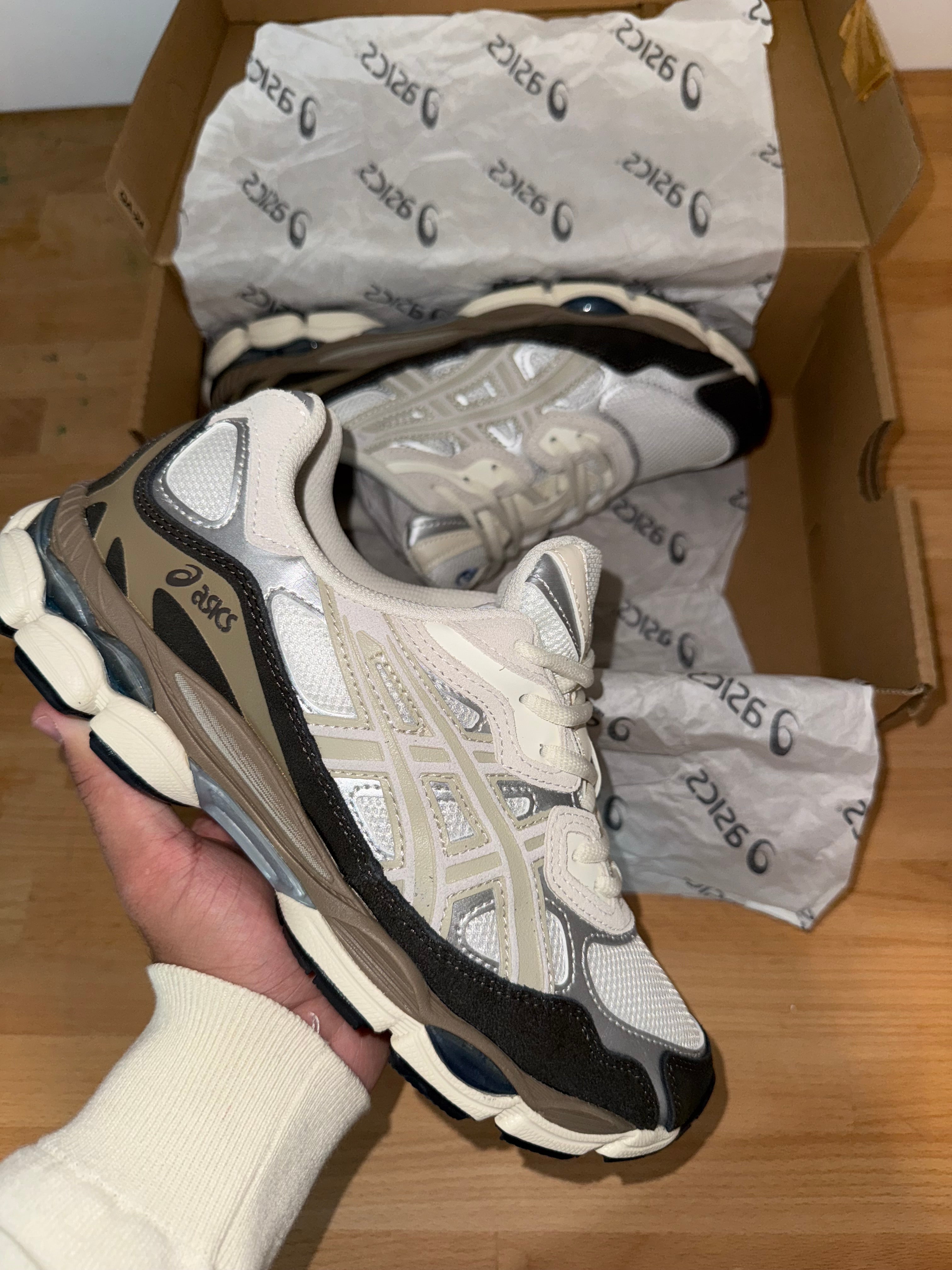 Asics gel nyc Cream/brown